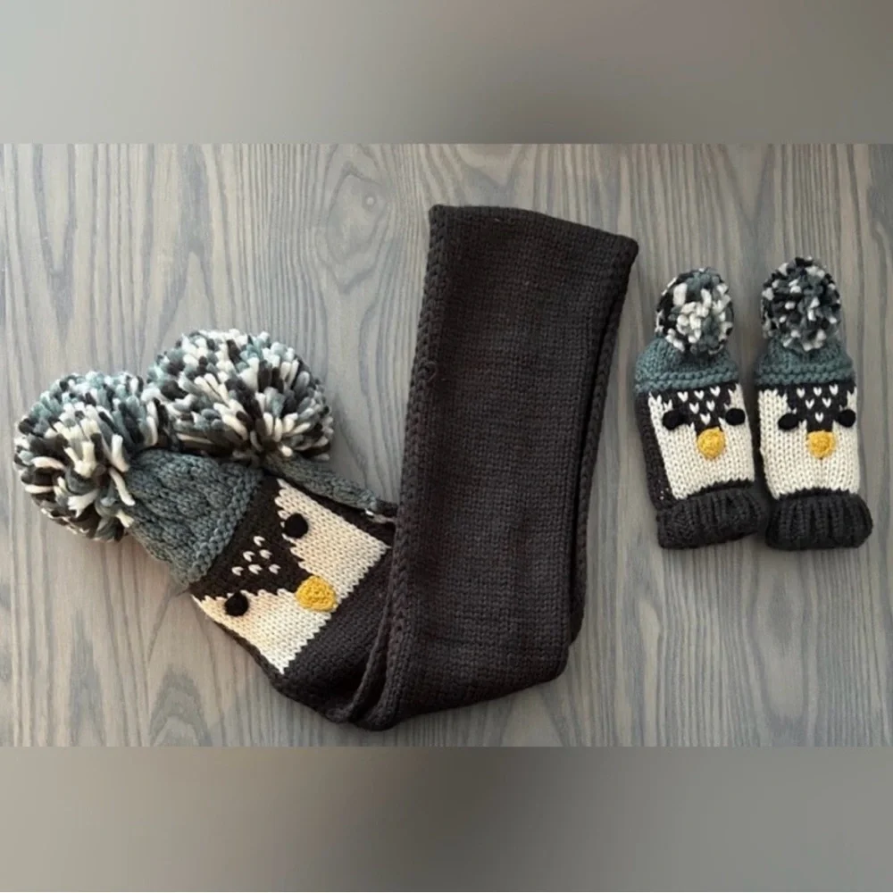 ZARA TODDLER GIRL PENGUIN SCARF AND GLOVES